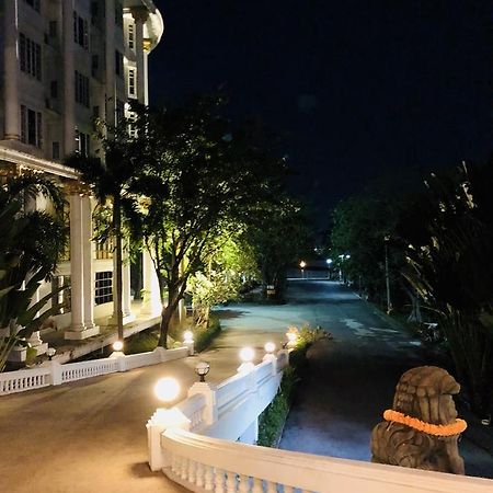 Hermitage Hotel Korat-Sha Nakhonratchasima Exteriör bild