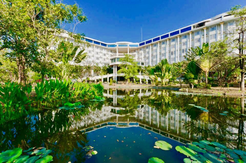 Hermitage Hotel Korat-Sha Nakhonratchasima Exteriör bild