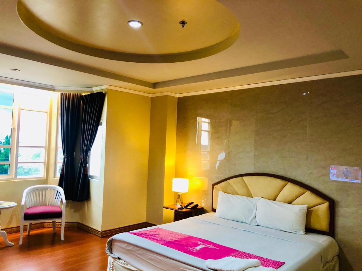 Hermitage Hotel Korat-Sha Nakhonratchasima Exteriör bild