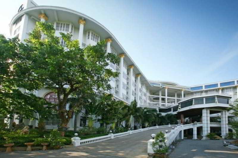 Hermitage Hotel Korat-Sha Nakhonratchasima Exteriör bild