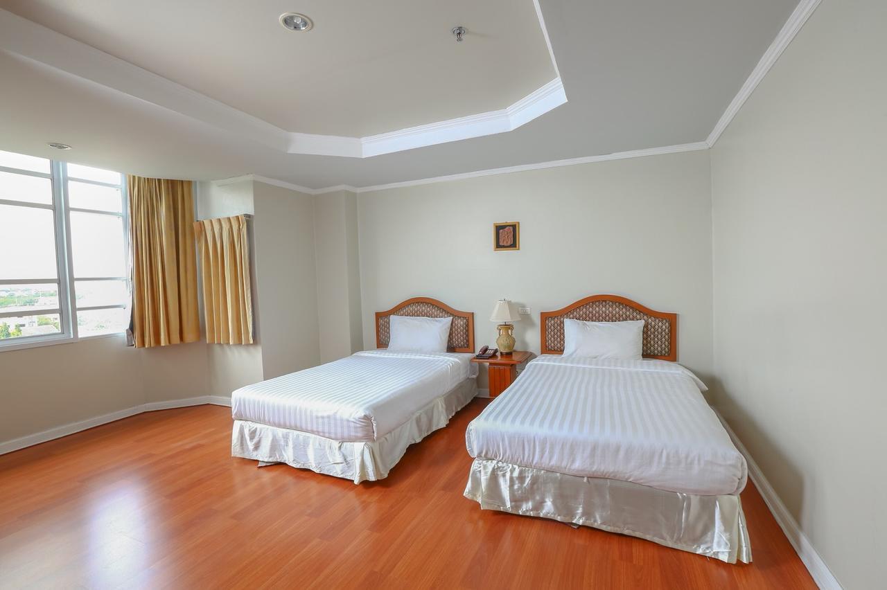 Hermitage Hotel Korat-Sha Nakhonratchasima Exteriör bild