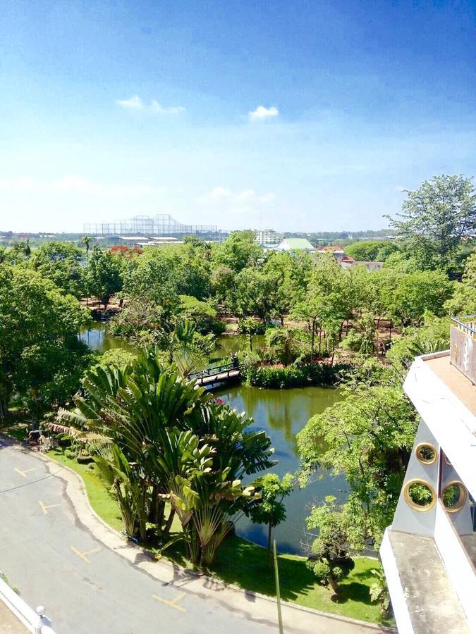 Hermitage Hotel Korat-Sha Nakhonratchasima Exteriör bild