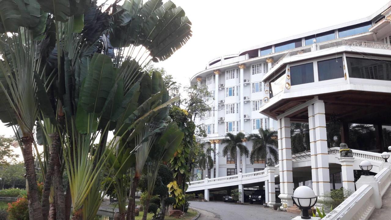 Hermitage Hotel Korat-Sha Nakhonratchasima Exteriör bild